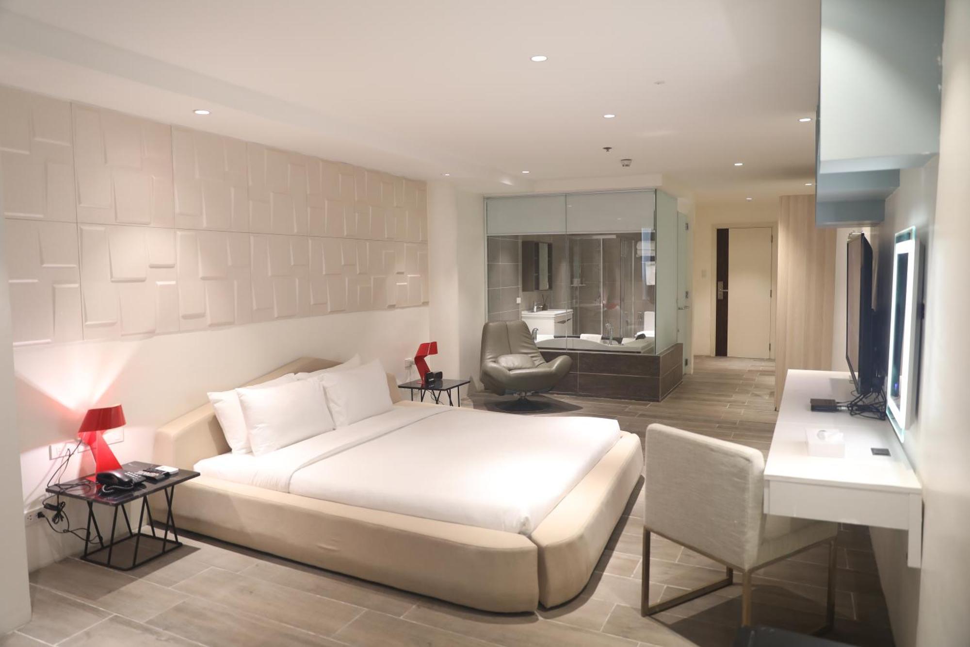 City Park Hotel Residences Taguig Exterior photo